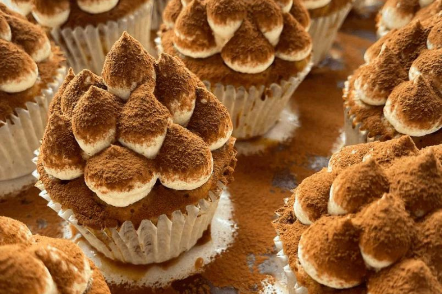 What is tiramisu cake?