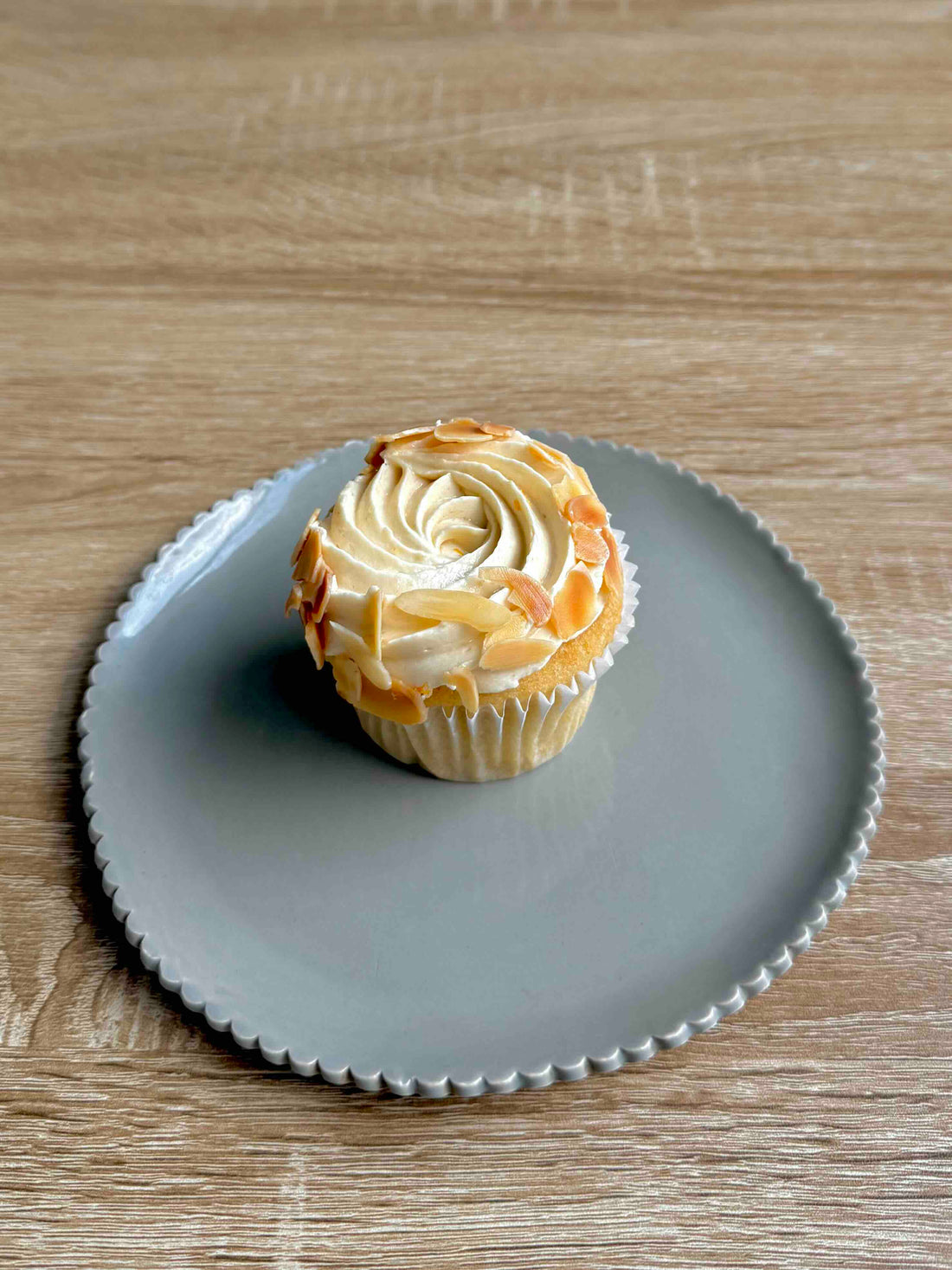 Vegan Orange &amp; Almond Cupcake